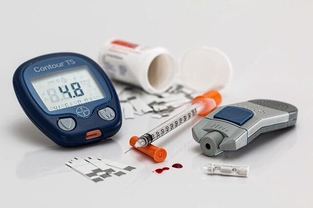 医療 看護 介護 病院 無料 フリー イラスト 写真 素材 Free めでぃぽ Medipo インスリン 注射器 insulin Syringe 糖尿病 Diabetes